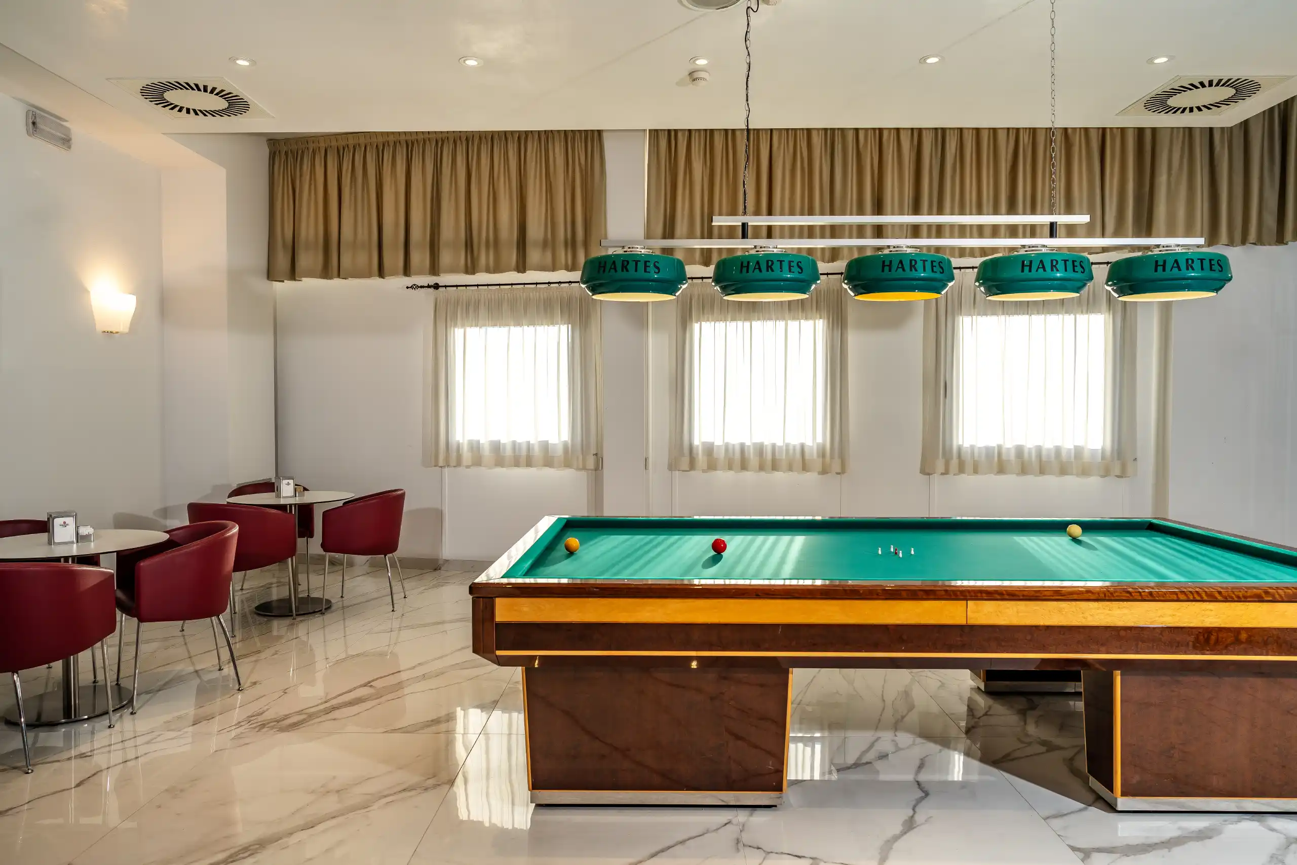 bar